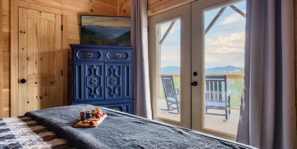 Gatlinburg - Red Hawk Retreat - Bedroom