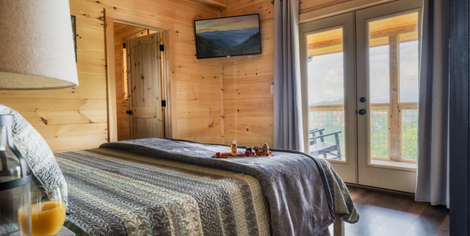 Gatlinburg - Red Hawk Retreat - Bedroom