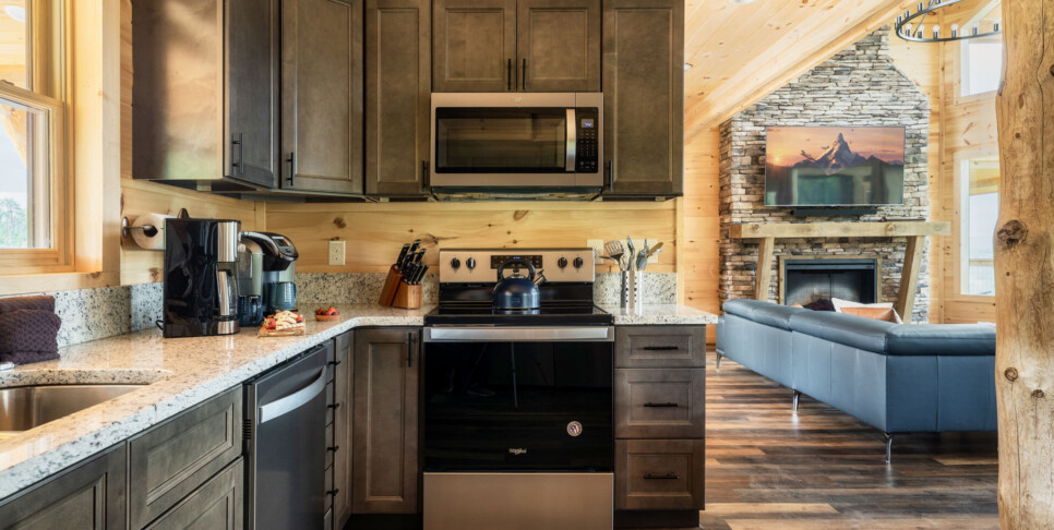 Gatlinburg - Red Hawk Retreat - Kitchen