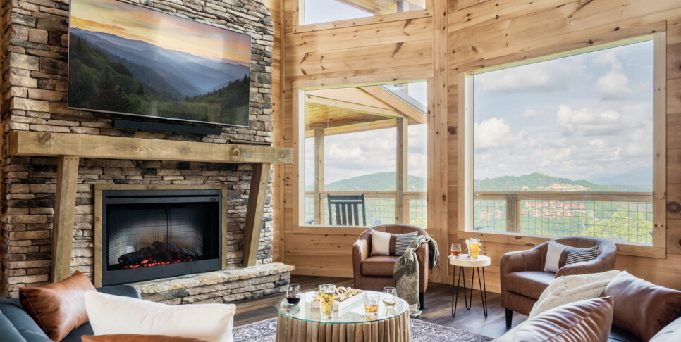 Gatlinburg - Red Hawk Retreat - Living Room