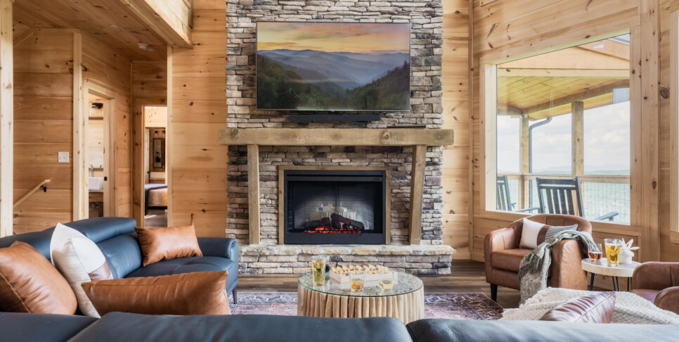 Gatlinburg - Red Hawk Retreat - Living Room