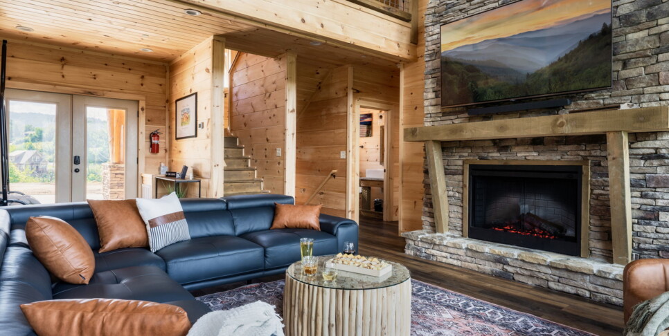 Gatlinburg - Red Hawk Retreat - Living Room