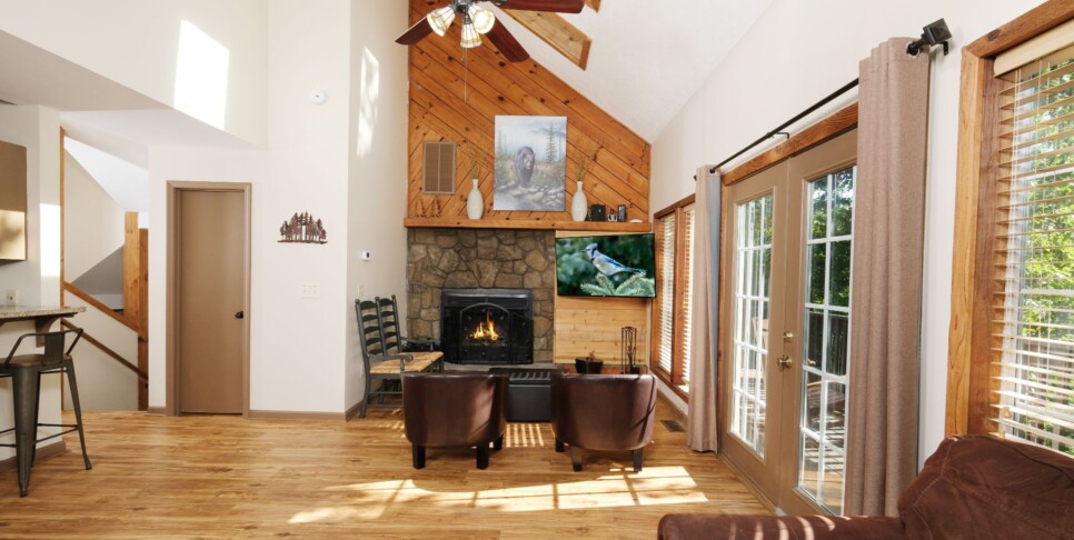 Gatlinburg Cabin - Coppertop View - Living Room