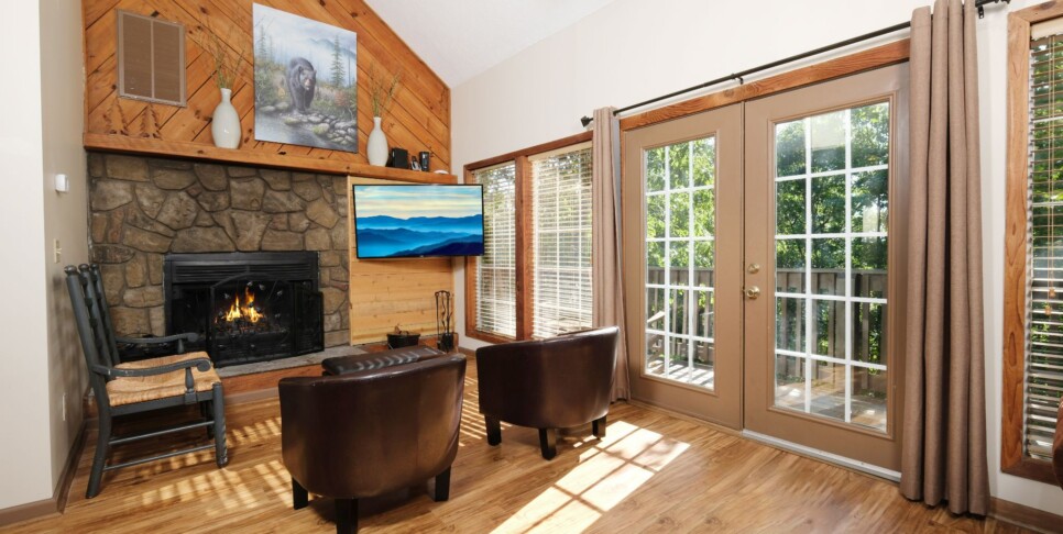 Gatlinburg Cabin - Coppertop View - Living Room