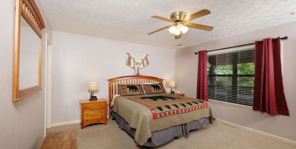 Chalet Village Cabin - A Bear's Pause - Bedroom