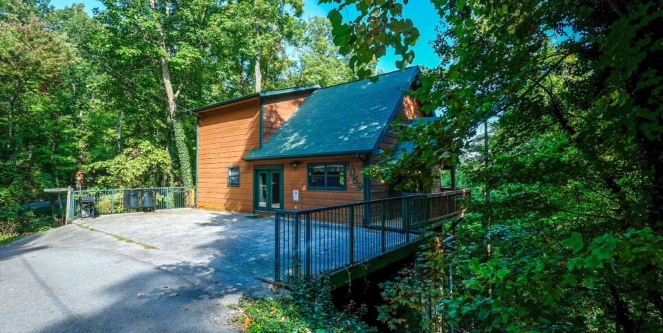 Chalet Village Cabin - A Bear's Pause - Exterior