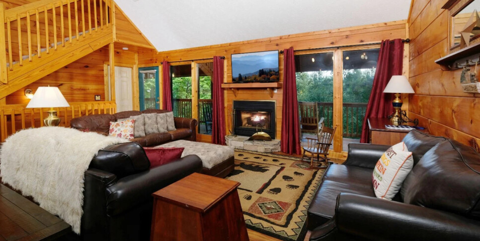 Chalet Village Cabin - A Bear's Pause - Living Room
