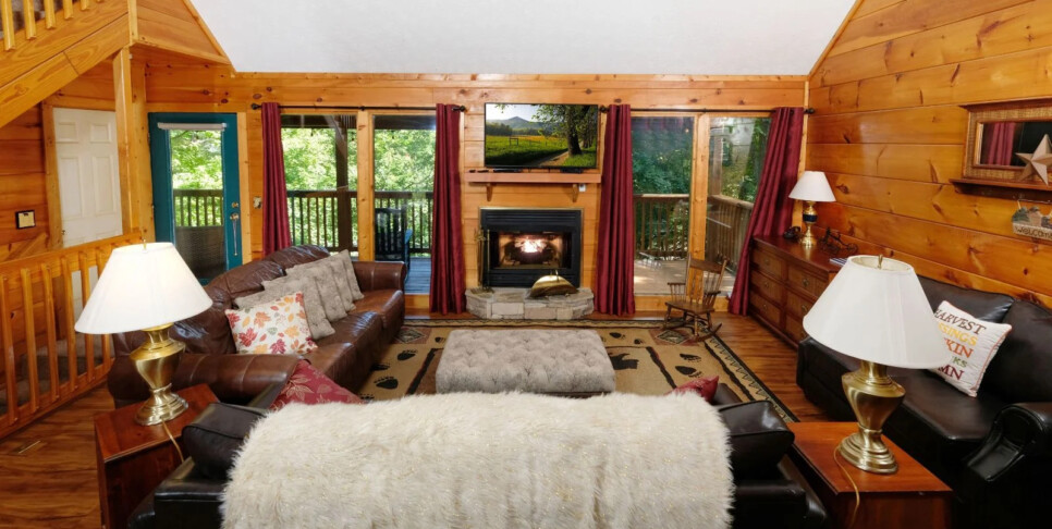 Chalet Village Cabin - A Bear's Pause - Living Room