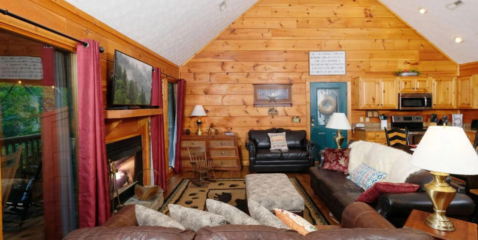 Chalet Village Cabin - A Bear's Pause - Living Room