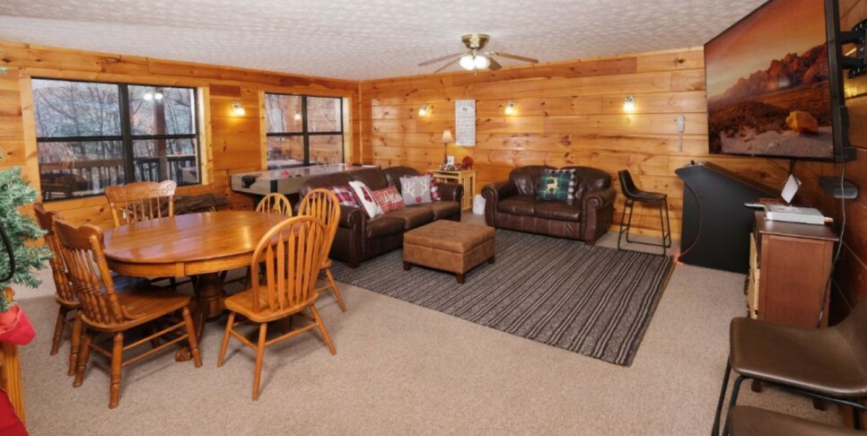 Gatlinburg Cabin - A Bear's Pause - Rec Room