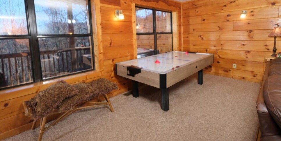 Gatlinburg Cabin - A Bear's Pause - Rec Room