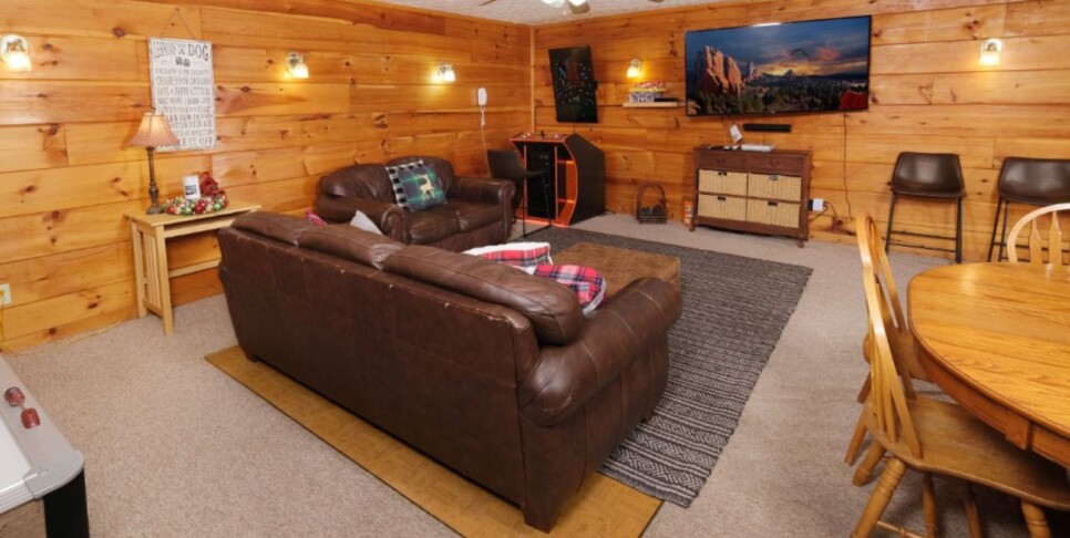 Gatlinburg Cabin - A Bear's Pause - Rec Room