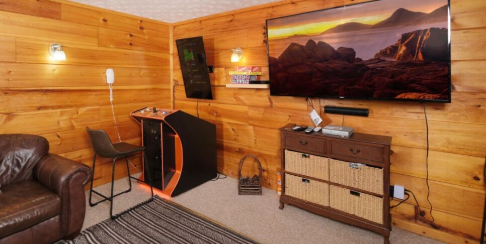 Gatlinburg Cabin - A Bear's Pause - Rec Room