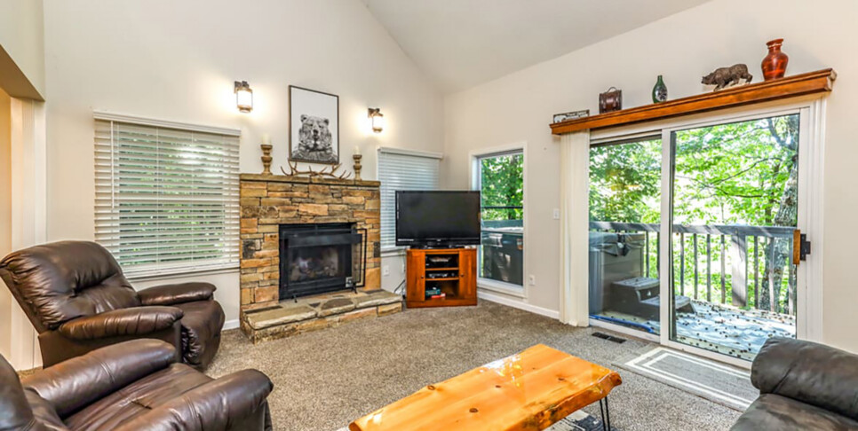 Gatlinburg - Mountain Bliss - Living Room