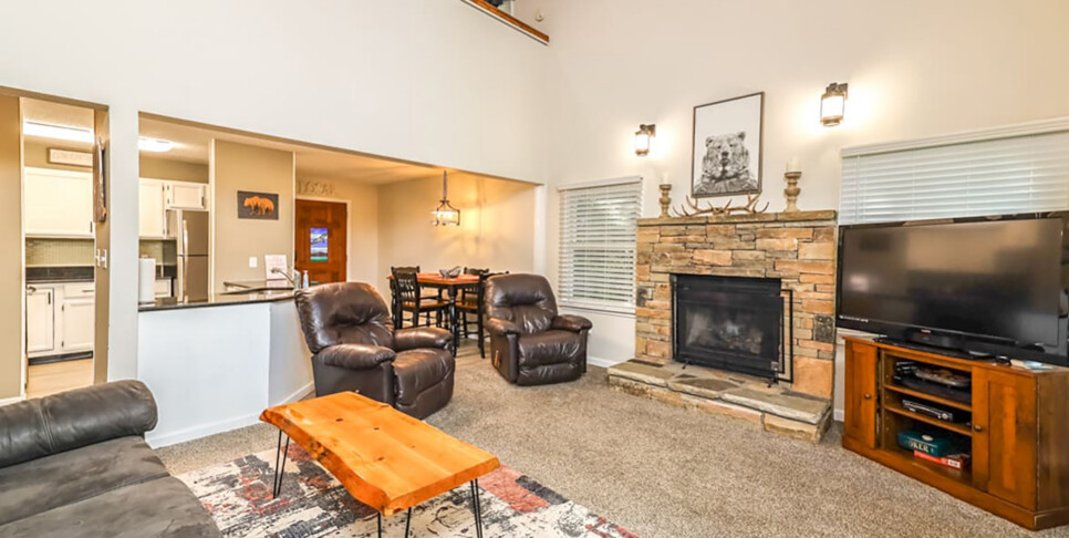 Gatlinburg - Mountain Bliss - Living Room