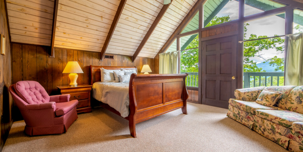 Gatlinburg - A Bear's View - Bedroom