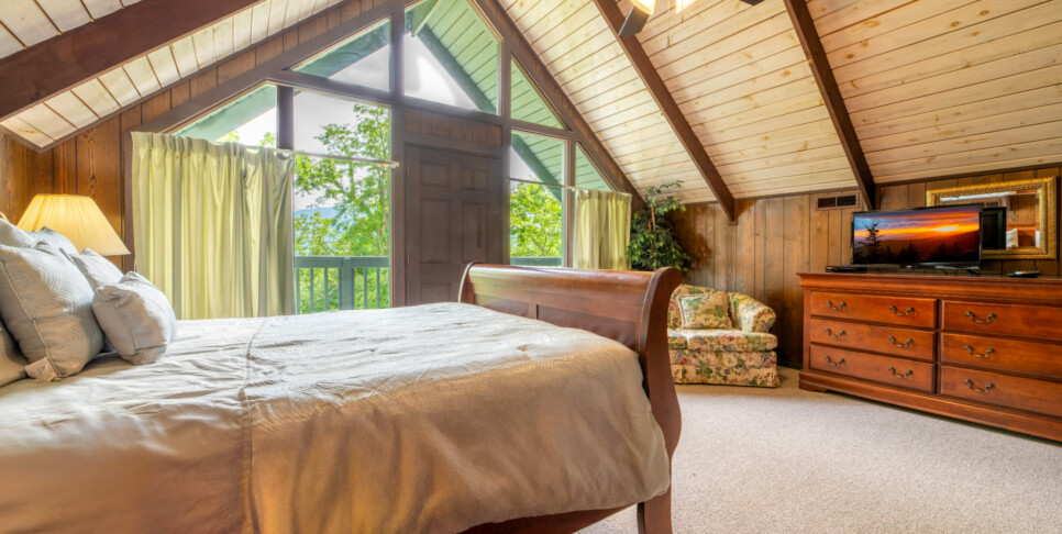 Gatlinburg - A Bear's View - Bedroom