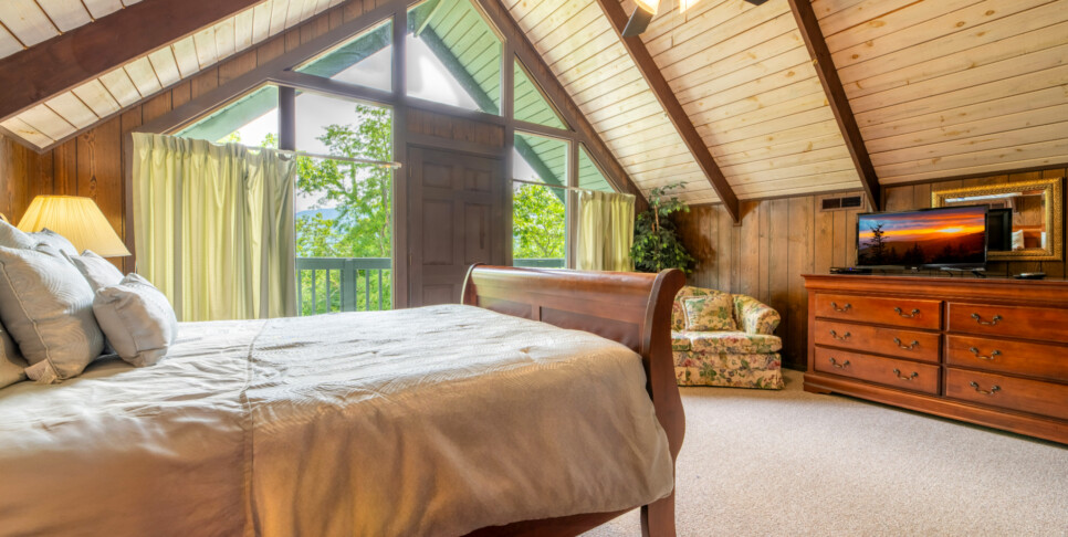 Gatlinburg - A Bear's View - Bedroom