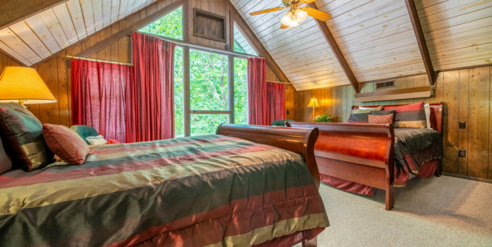 Gatlinburg - A Bear's View - Bedroom