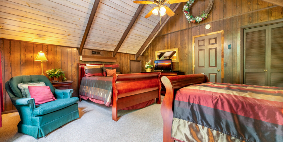 Gatlinburg - A Bear's View - Bedroom