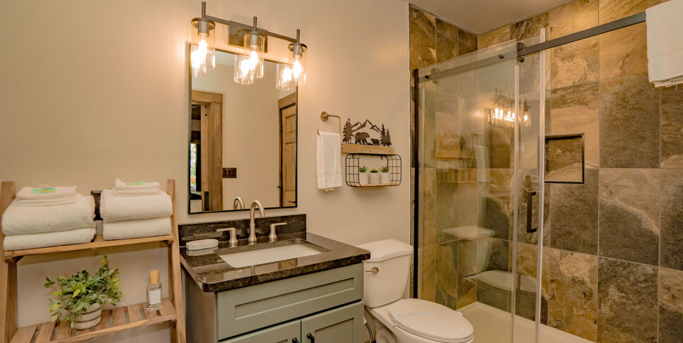 Gatlinburg - Smoky Mountain Skies - Bathroom