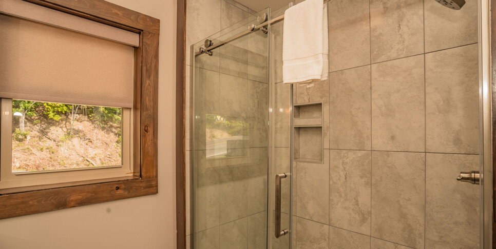 Gatlinburg - Smoky Mountain Skies - Bathroom