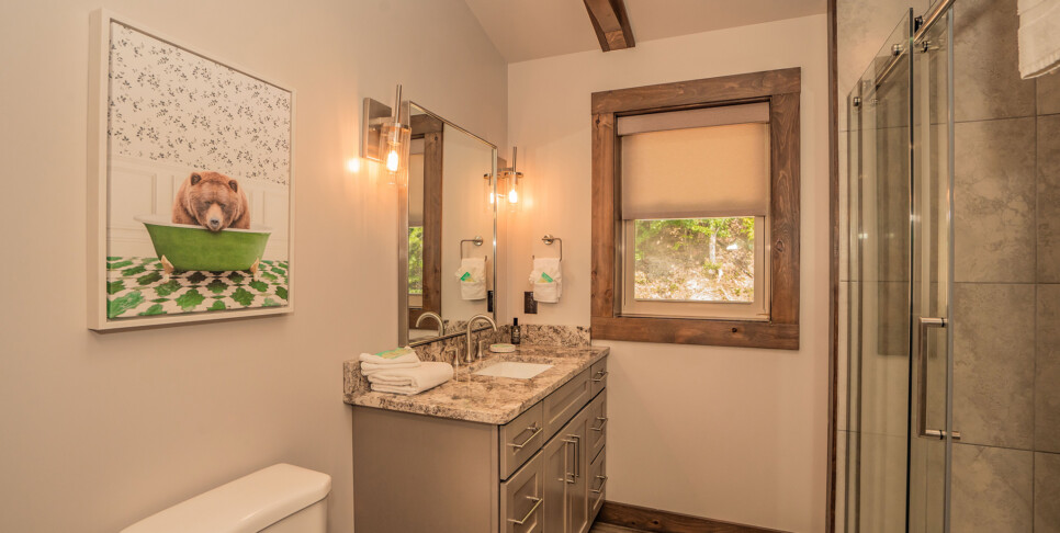 Gatlinburg - Smoky Mountain Skies - Bathroom