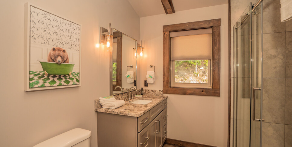 Gatlinburg - Smoky Mountain Skies - Bathroom