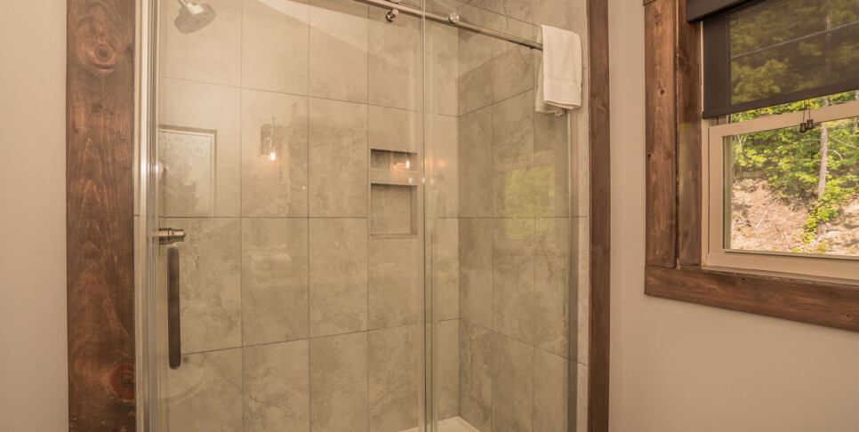 Gatlinburg - Smoky Mountain Skies - Bathroom