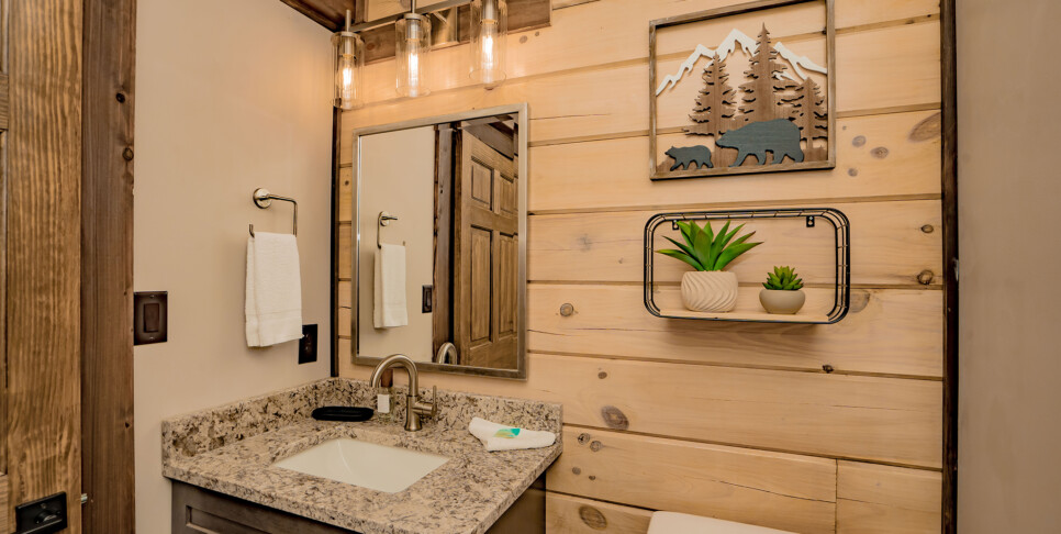 Gatlinburg - Smoky Mountain Skies - Bathroom