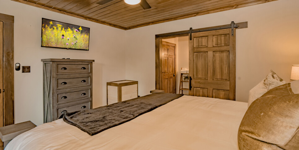 Gatlinburg - Smoky Mountain Skies - Bedroom