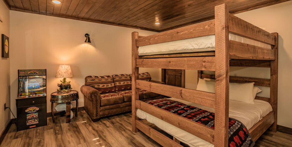 Gatlinburg - Smoky Mountain Skies - Bedroom
