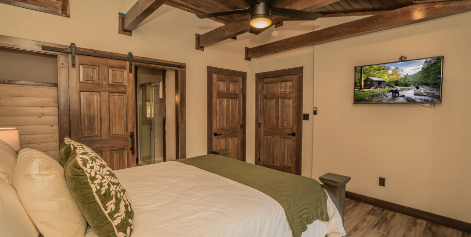 Gatlinburg - Smoky Mountain Skies - Bedroom