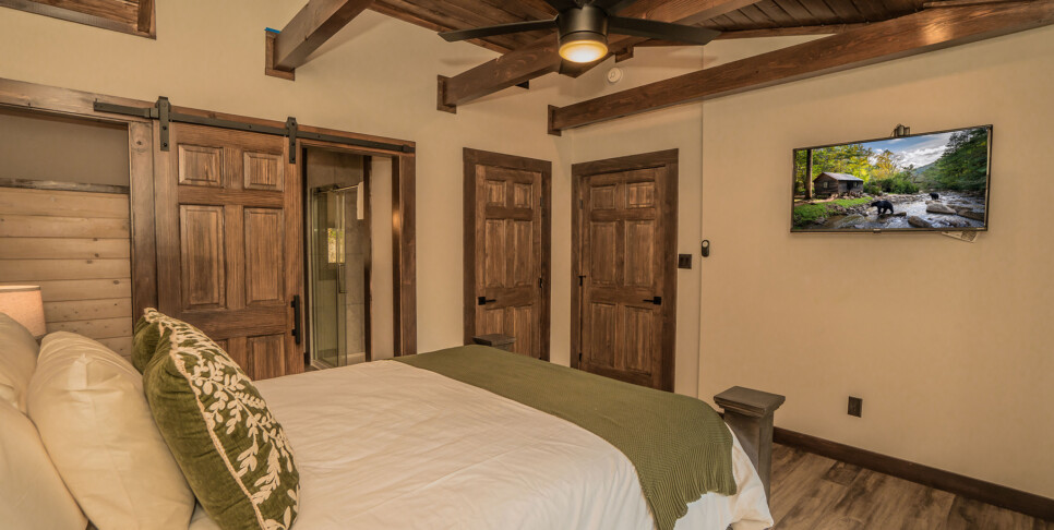 Gatlinburg - Smoky Mountain Skies - Bedroom