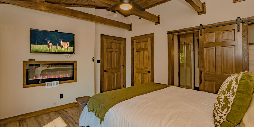 Gatlinburg - Smoky Mountain Skies - Bedroom