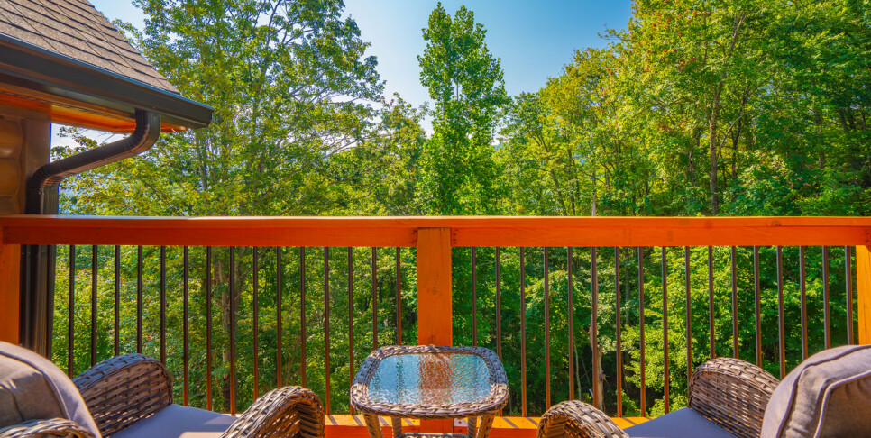 Gatlinburg - Smoky Mountain Skies - Exterior