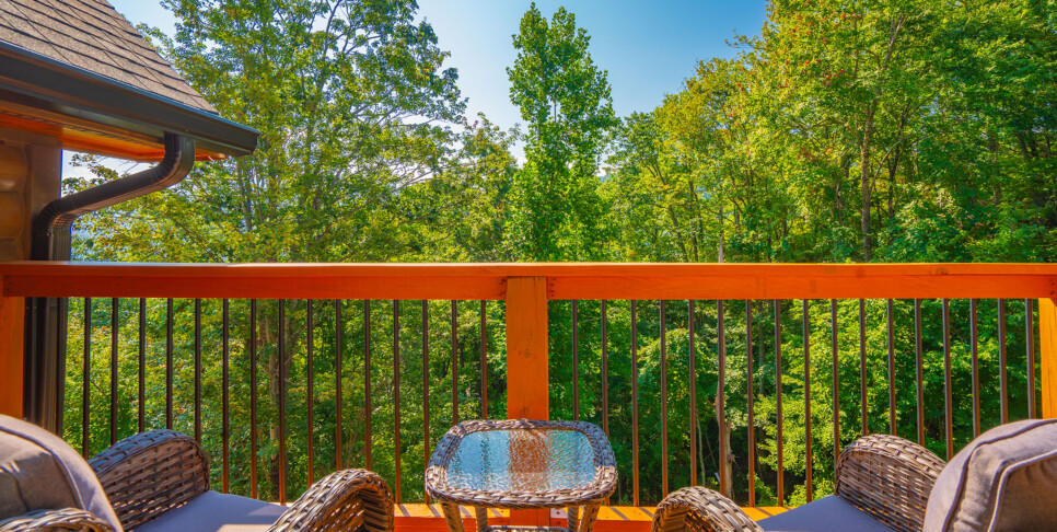 Gatlinburg - Smoky Mountain Skies - Exterior