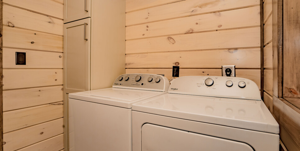 Gatlinburg - Smoky Mountain Skies - Laundry