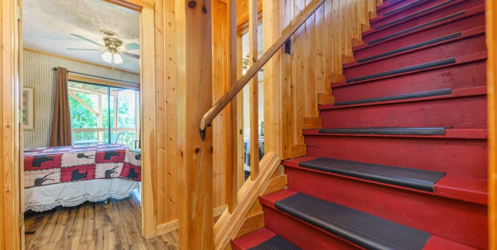 Gatlinburg - Grand View Mountain Chalet - Bedroom