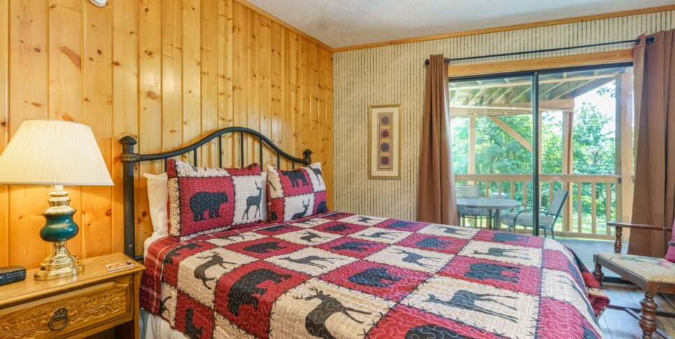Gatlinburg - Grand View Mountain Chalet - Bedroom
