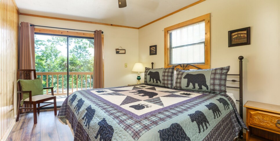 Gatlinburg - Grand View Mountain Chalet - Bedroom