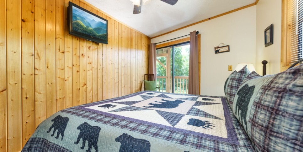 Gatlinburg - Grand View Mountain Chalet - Bedroom