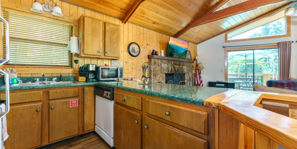 Gatlinburg - Grand View Mountain Chalet - Kitchen