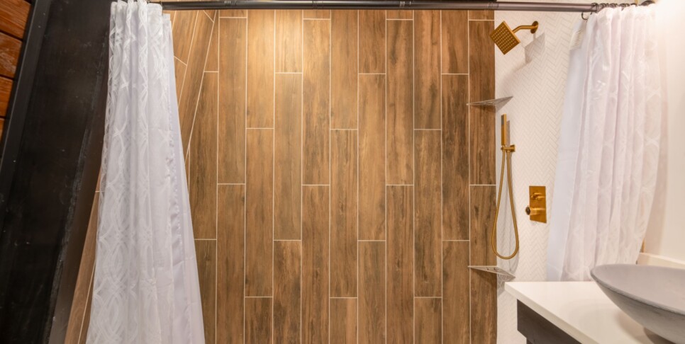 Gatlinburg - Soakin' Up the Views - Bathroom