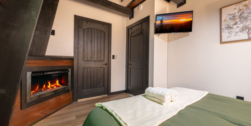 Gatlinburg - Soakin' Up the Views - Bedroom