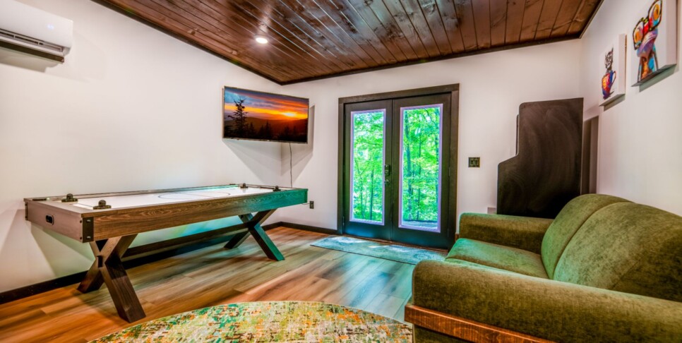 Gatlinburg - Soakin' Up the Views - Living Room