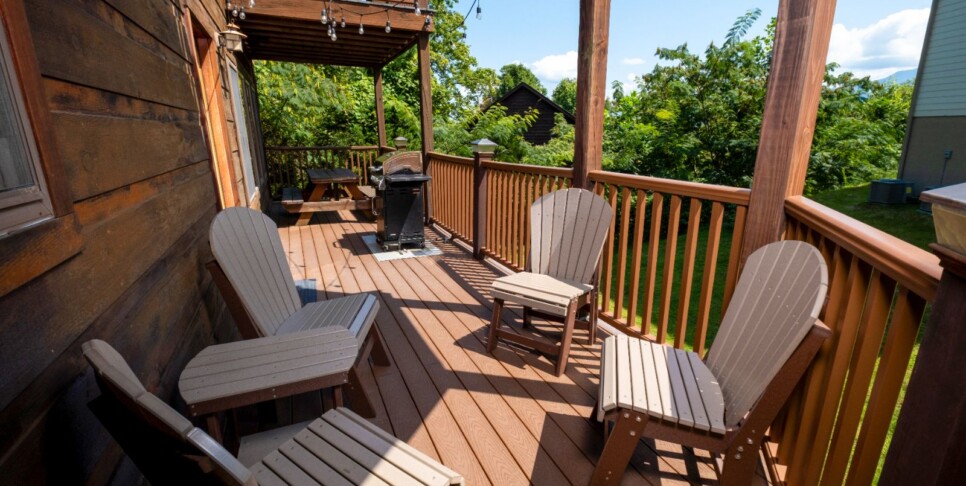 gatlinburg-cabin-rentals-three-bears-lodge-exterior