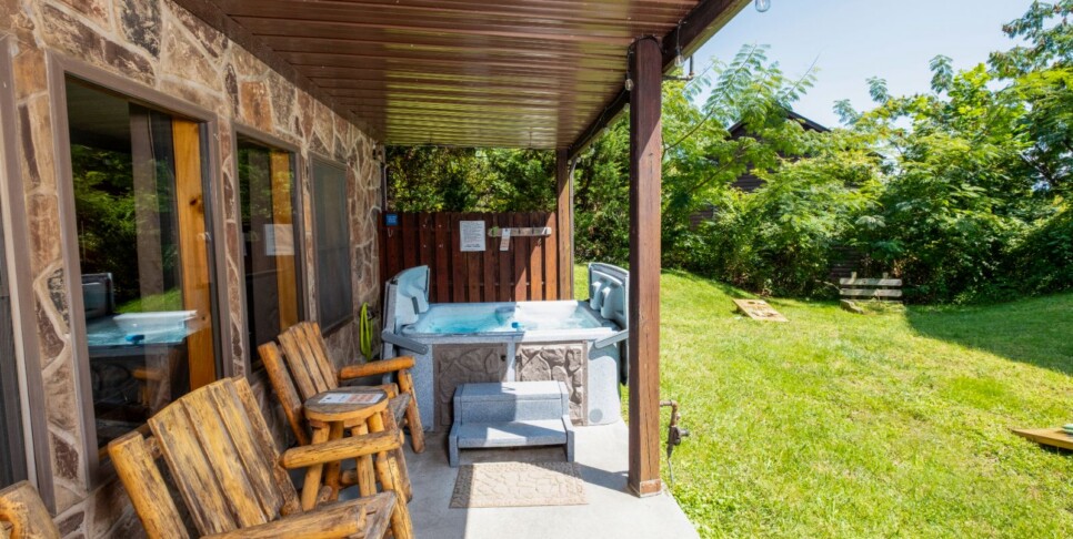 gatlinburg-cabin-rentals-three-bears-lodge-exterior