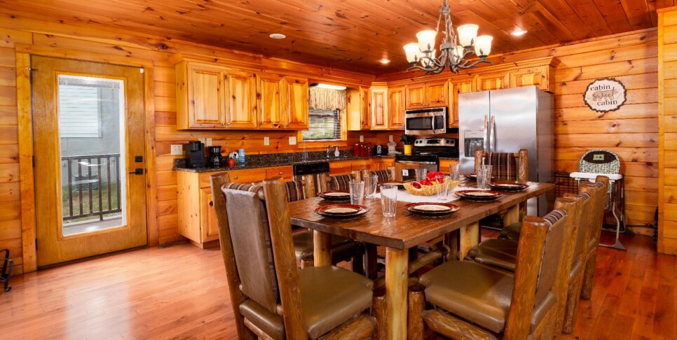gatlinburg-cabin-rentals-three-bears-lodge-kitchen