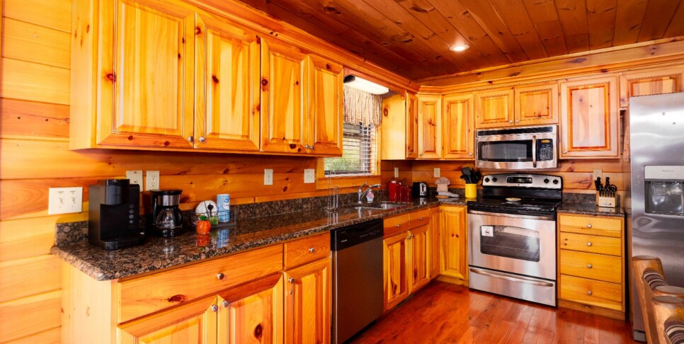gatlinburg-cabin-rentals-three-bears-lodge-kitchen
